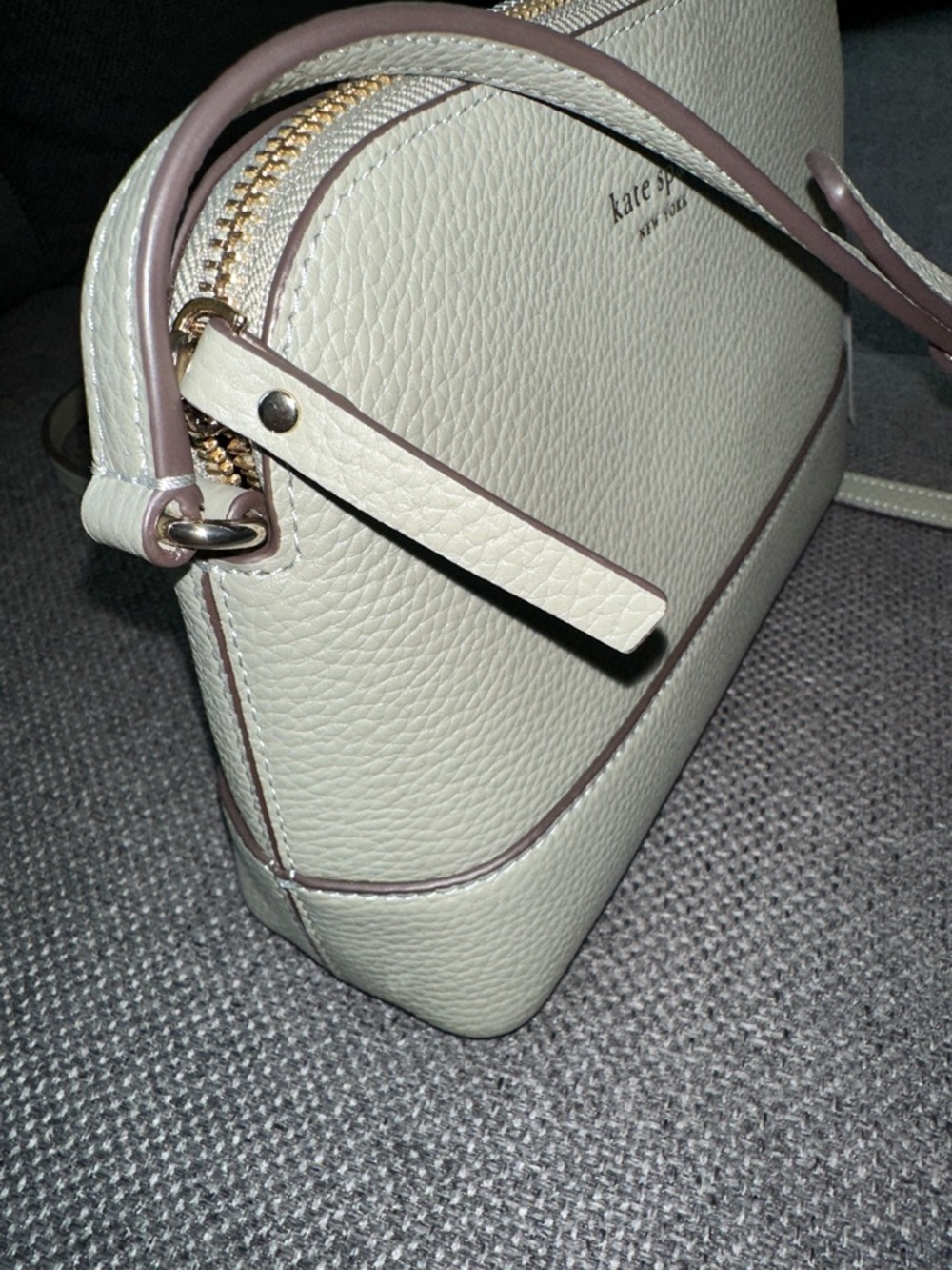 kate spade pebble leather crossbody in sage green with gold hardware - Picture 3 of 7
